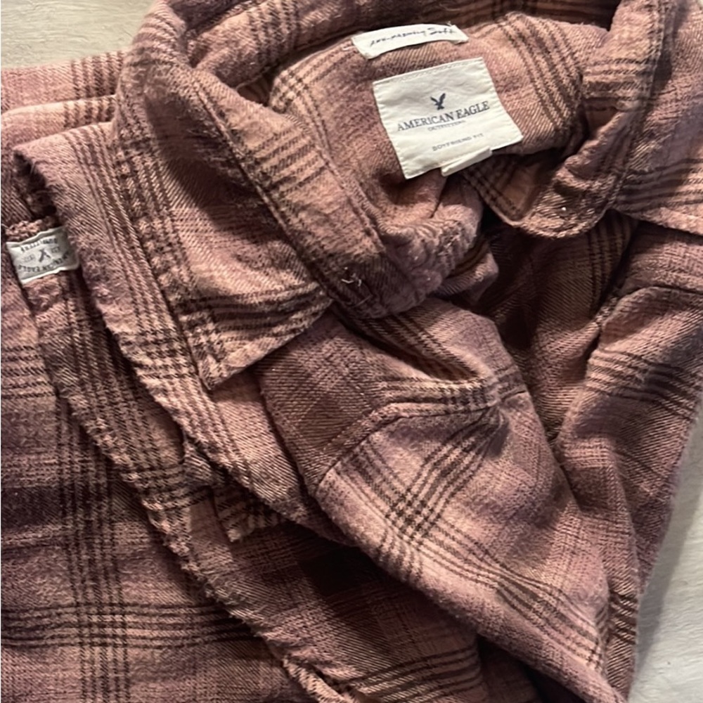 Super soft, American eagle, boyfriend fit flannel. Button-down.